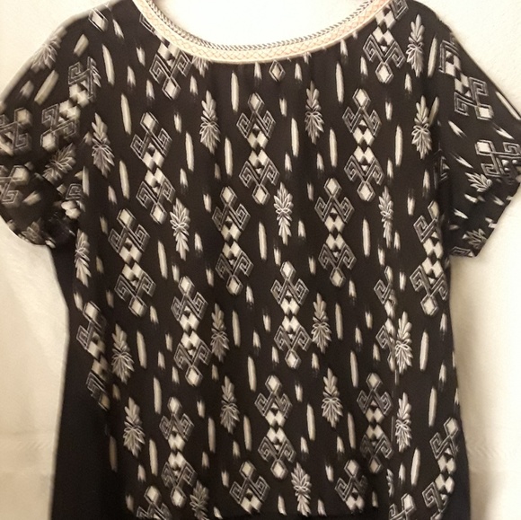 Like new Xhilaration high-low top - Picture 1 of 3